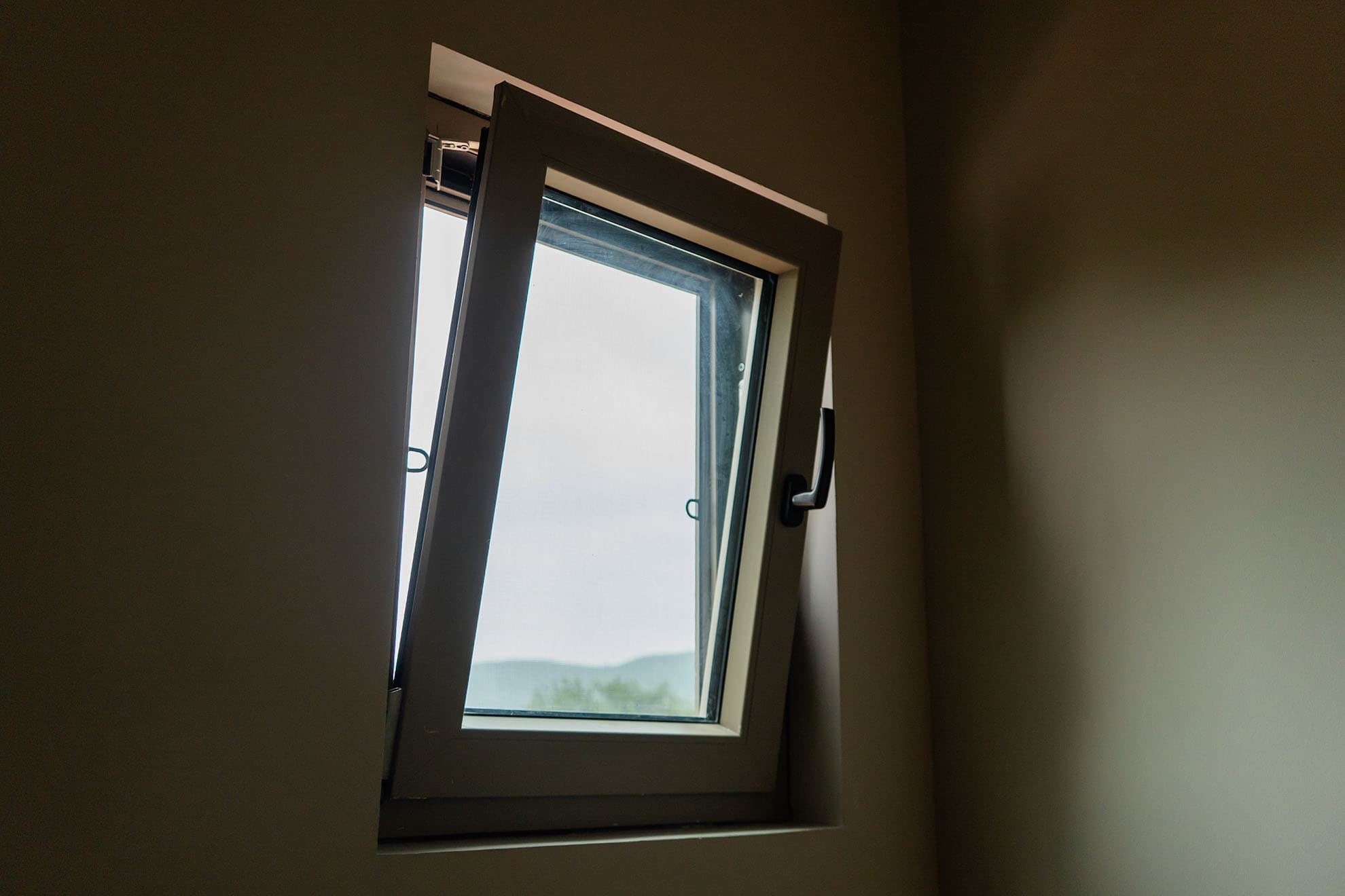 Ventana oscilobatiente Kömmerling inclinada