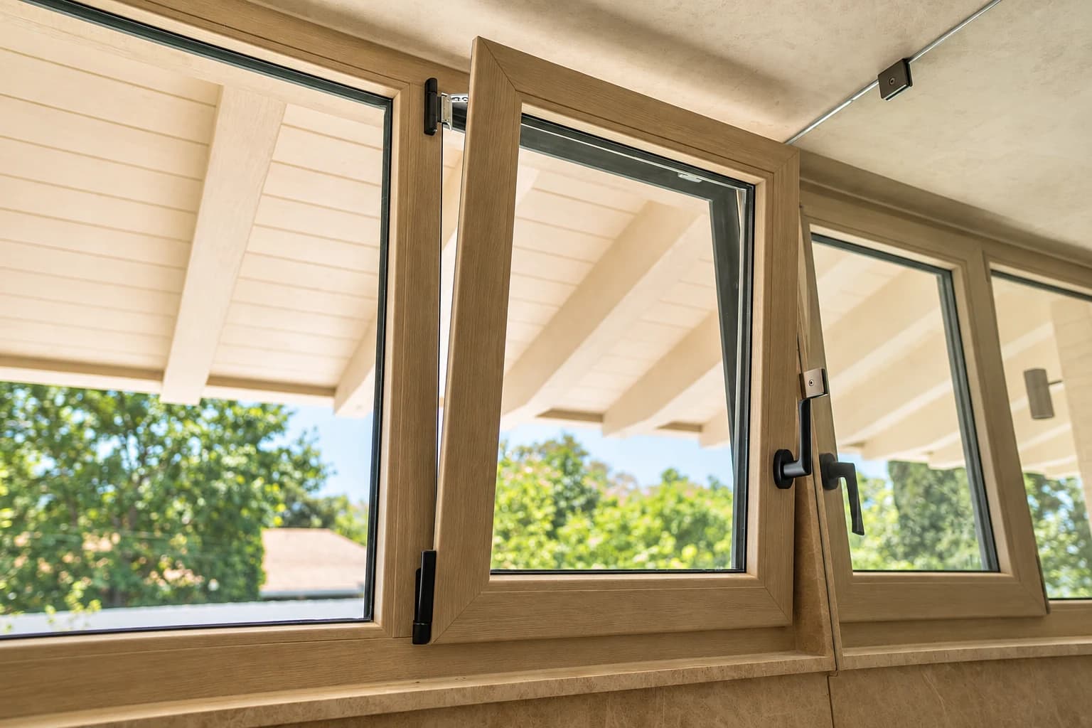 Conjunto de ventanas oscilobatientes Kömmerling