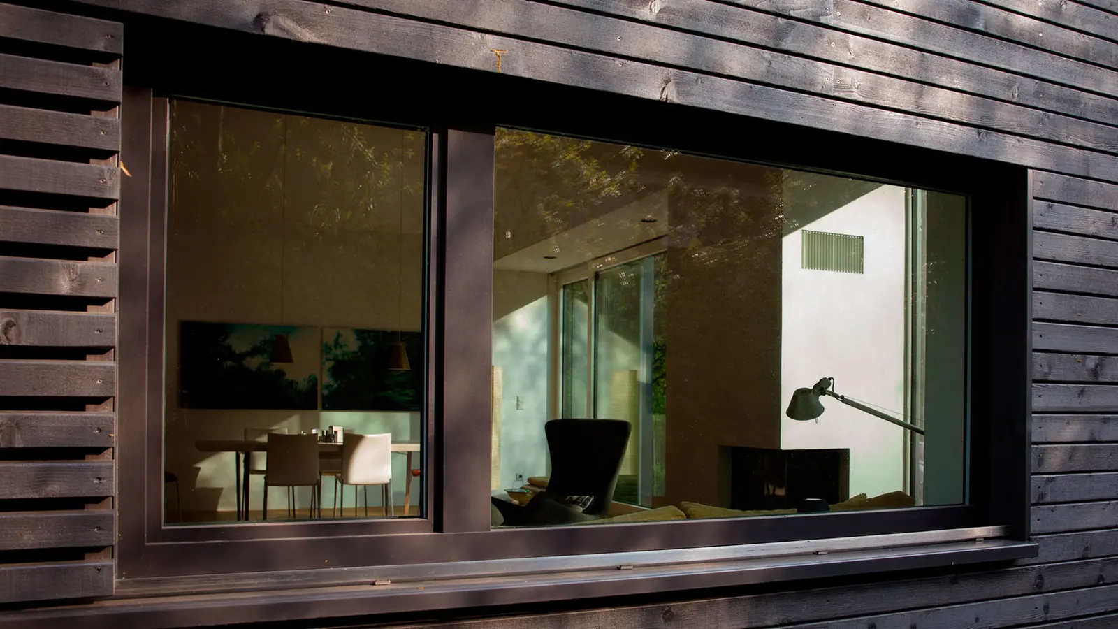 Ventanas de PVC-U de Kömmerling son capaces de mantener el interior de tu hogar más fresco.