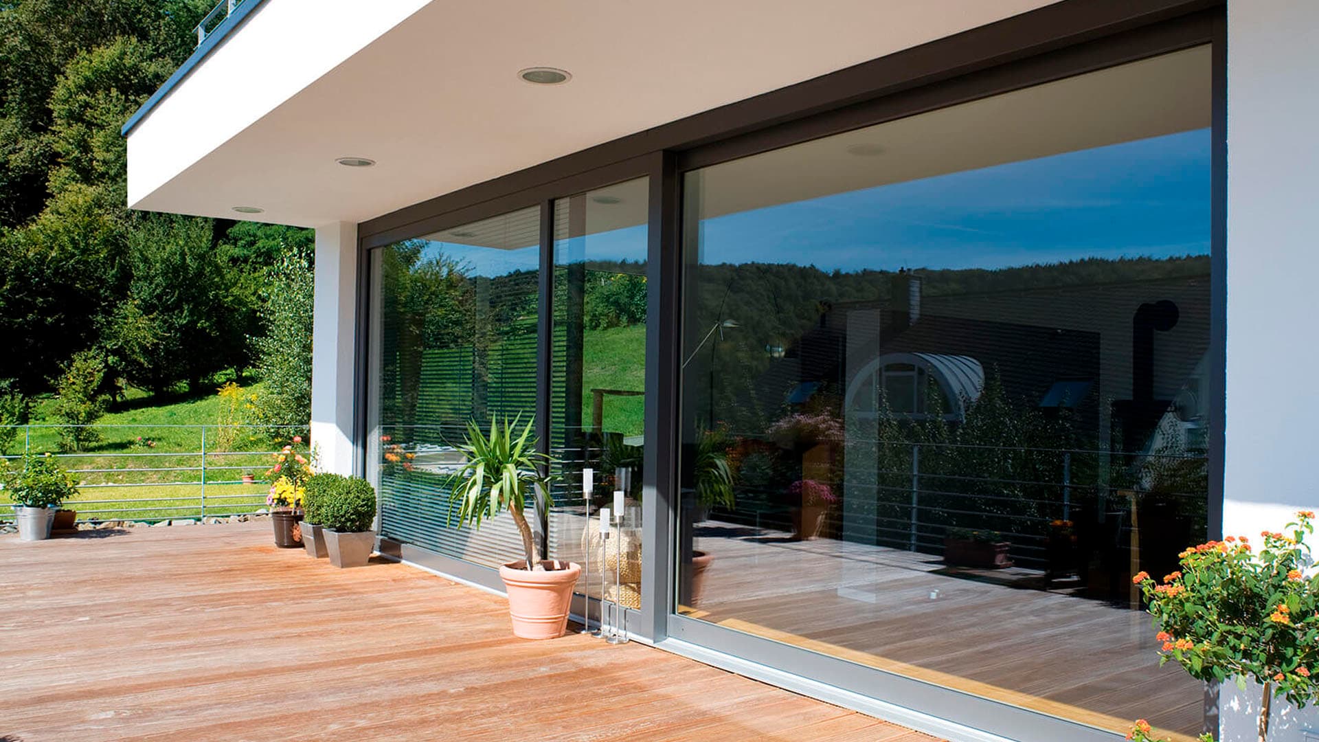 Perfiles de PVC que garantizan una hermeticidad y resistencia a climas extremos.