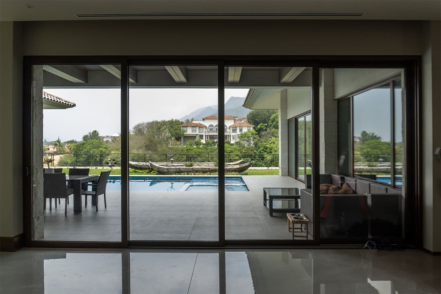 Ventana corrediza Kömmerling con perfiles esbeltos