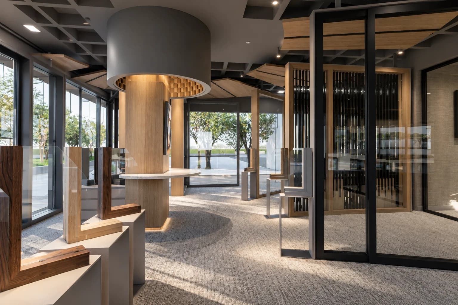Showroom Fentexhaus con exhibicion de ventanas y acabados en San Pedro